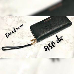 Micheal kors wallet wristlet